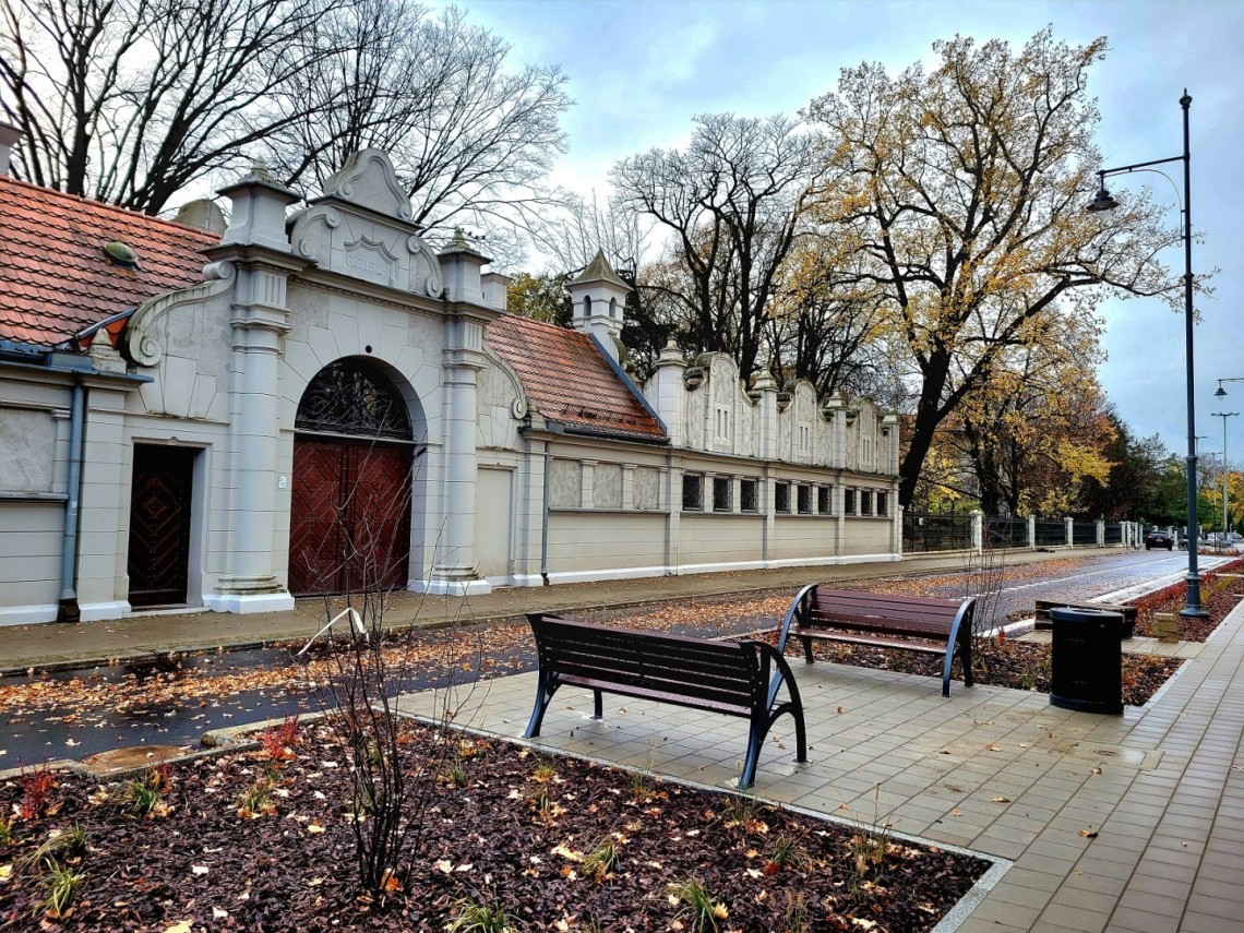 Miejsce, aby na chwilę odpocząć i podziwiać budynek wozowni