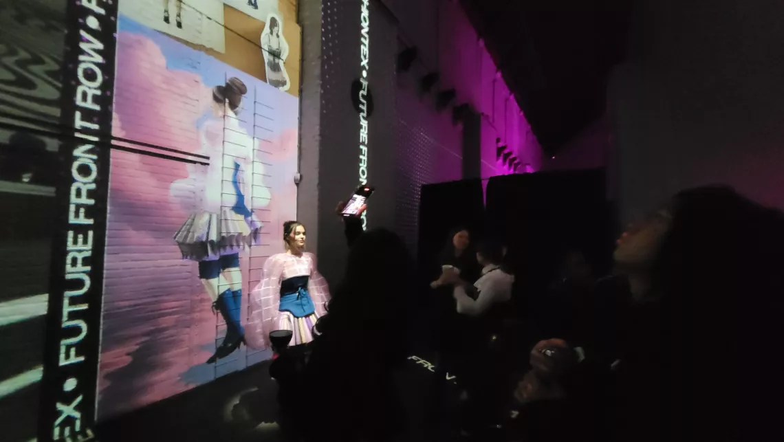 Holograficzny pokaz mody