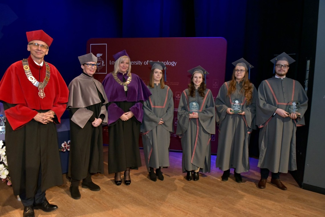 Najlepsi absolwenci: Julia Gruszczyńska, Zuzanna Kwapisz, Magdalena Durys, Kamil Wysocki 