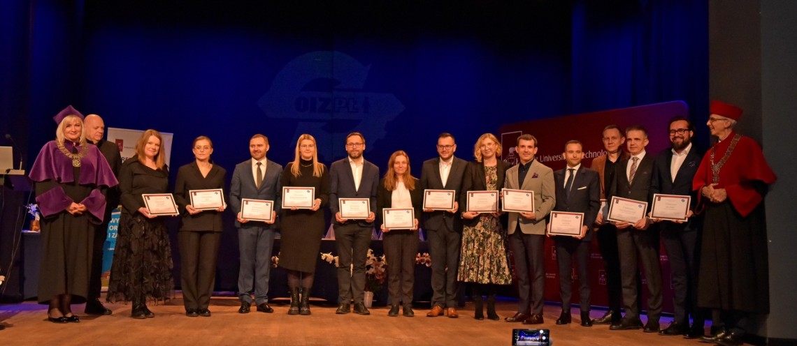 Gratulacje odebrali przedstawiciele firm będących w Radzie Biznesu Wydziału OiZ