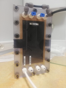 Urządzenie do elektrodejonizacji wody z elektrodami grafenowymi