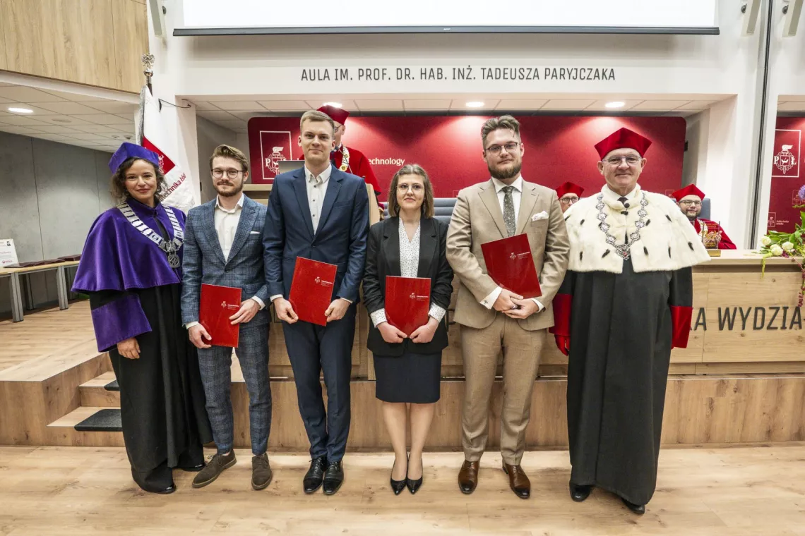 Laureaci nagrody z JM Rektorem i prodziekan Wydziału 