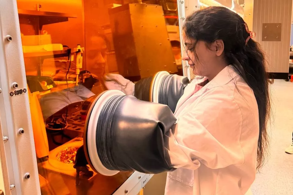 Naukowczyni w laboratrium