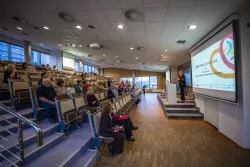 Uczestnicy konferencji w auli