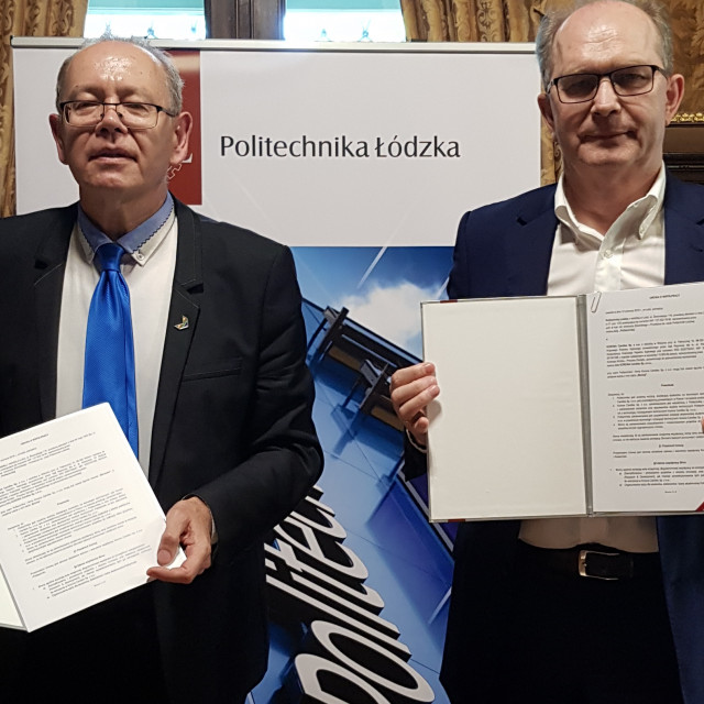 Sygnatariusze umowy: prorektor prof. Ireneusz Zbiciński oraz prezes Andrzej Wróbel