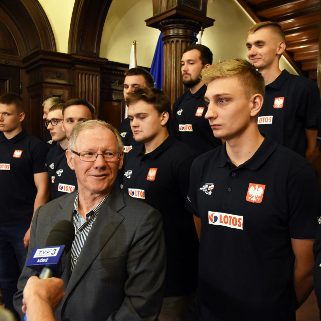  Przyszli złoci medaliści przed wyjazdem na AME w piłce wodnej spotkali się z rektorem prof. Sławomirem Wiakiem