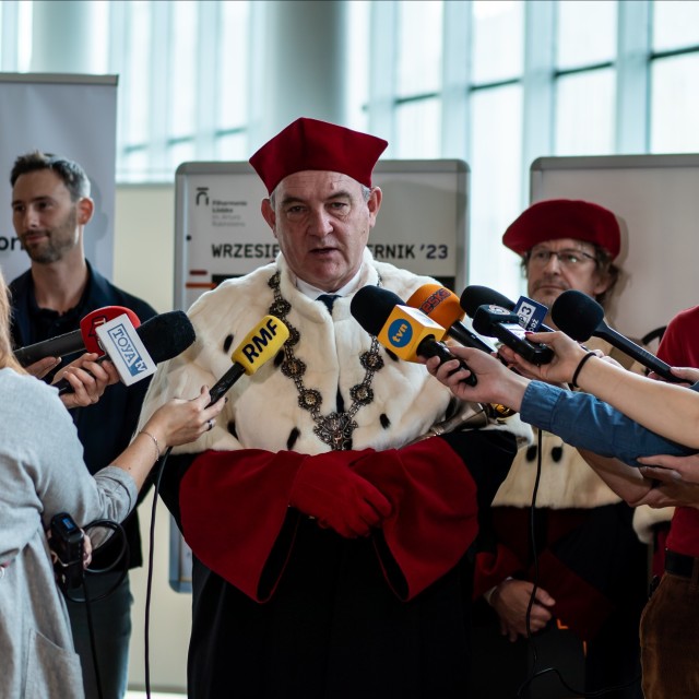 Rektor prof. Krzysztof Jóźwik udzielił w dniu inauguracji wielu wywiadów