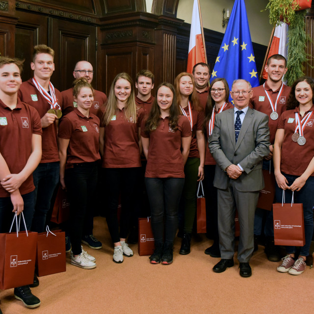 Pamiątkowe zdjęcie ze spotkania