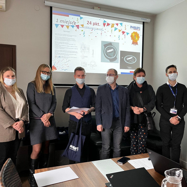 Od lewej: Monika Ustjanowska (Phillips Poland), Julita Mazurkiewicz (Prezes Phillips Poland), zdobywca I nagrody Bartosz Cepowski, dr Maciej Jabłoński, dr Anna Szumigaj-Badziak, Łukasz Lewndowski (Phillips Poland)